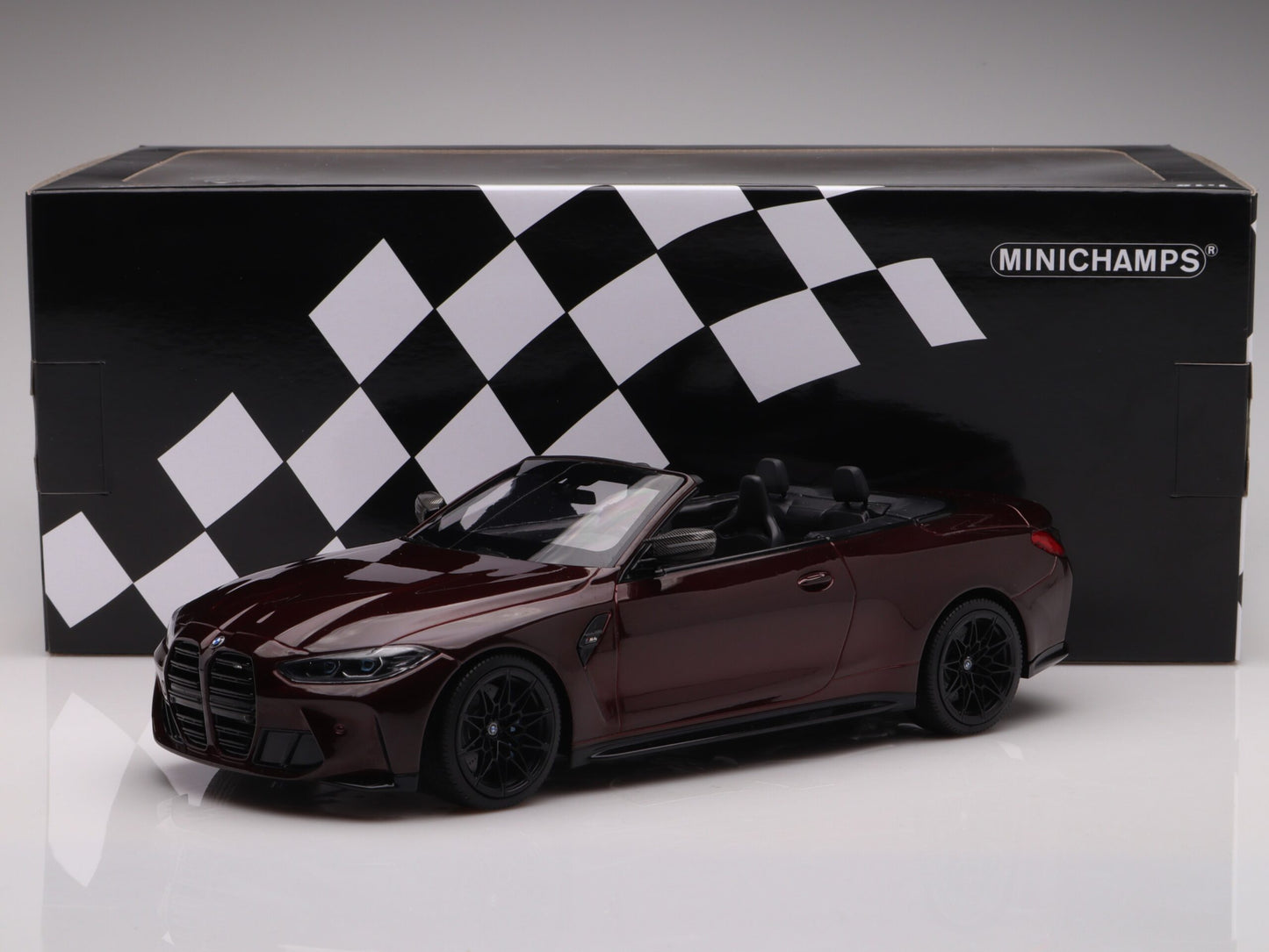 Minichamps 2021 BMW G83 M4 Cabriolet Dark Red Metallic 1:18 SEALED