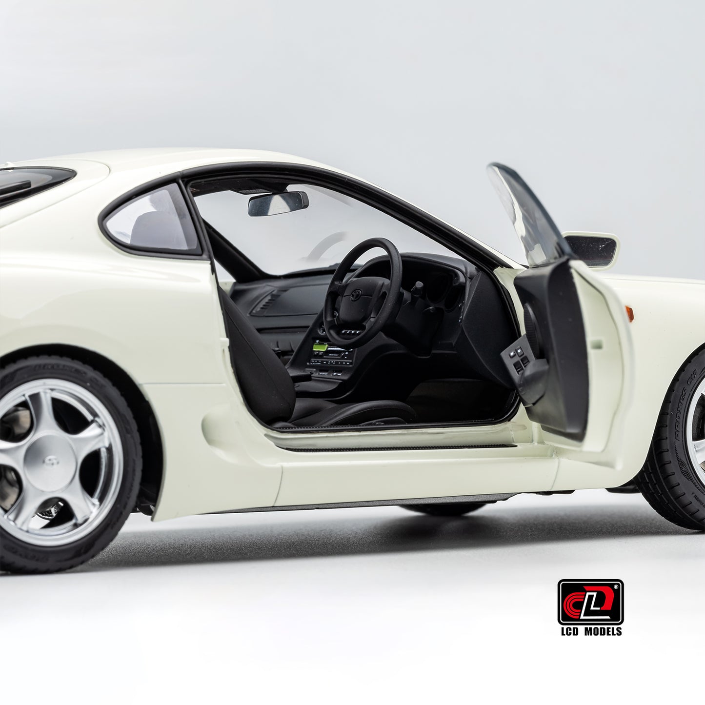 LCD Toyota Supra A80 (White color) *Comes with a lift!!* 1:18