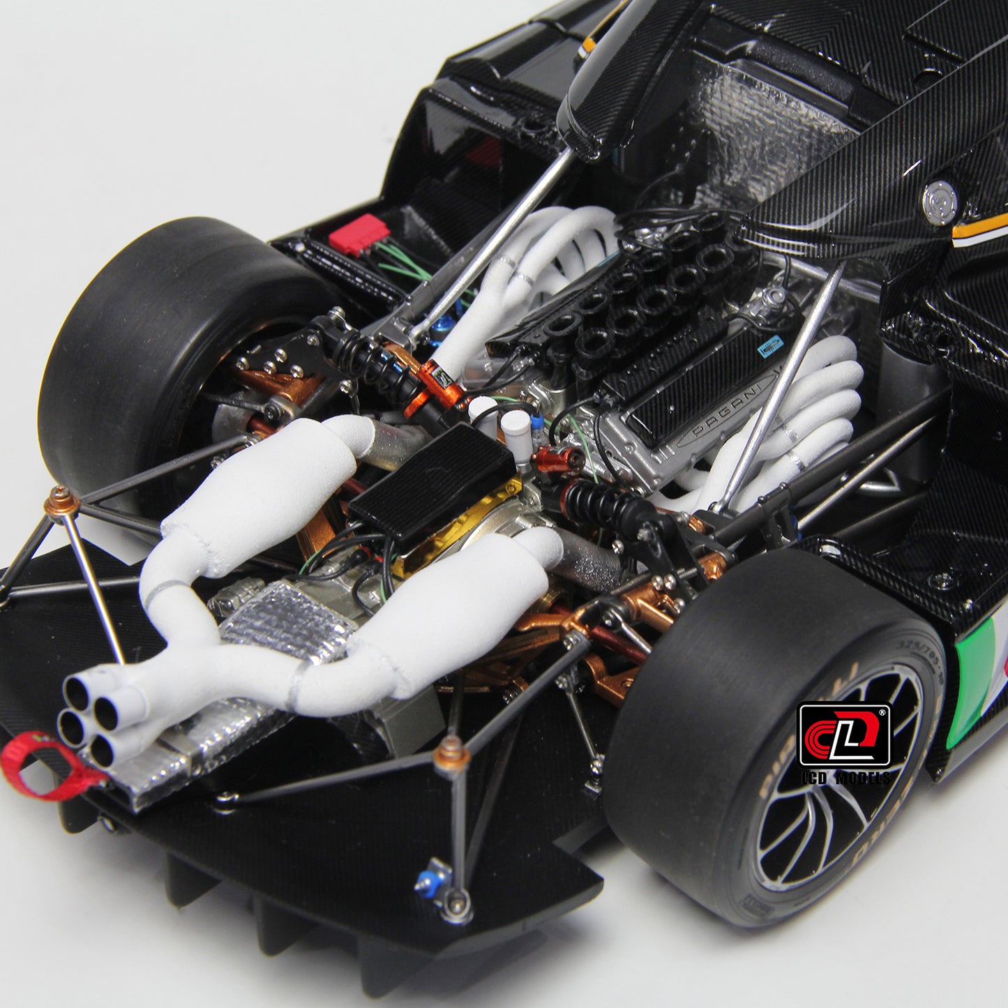 LCD Pagani Huayra R Pearl Black Carbon 1:18