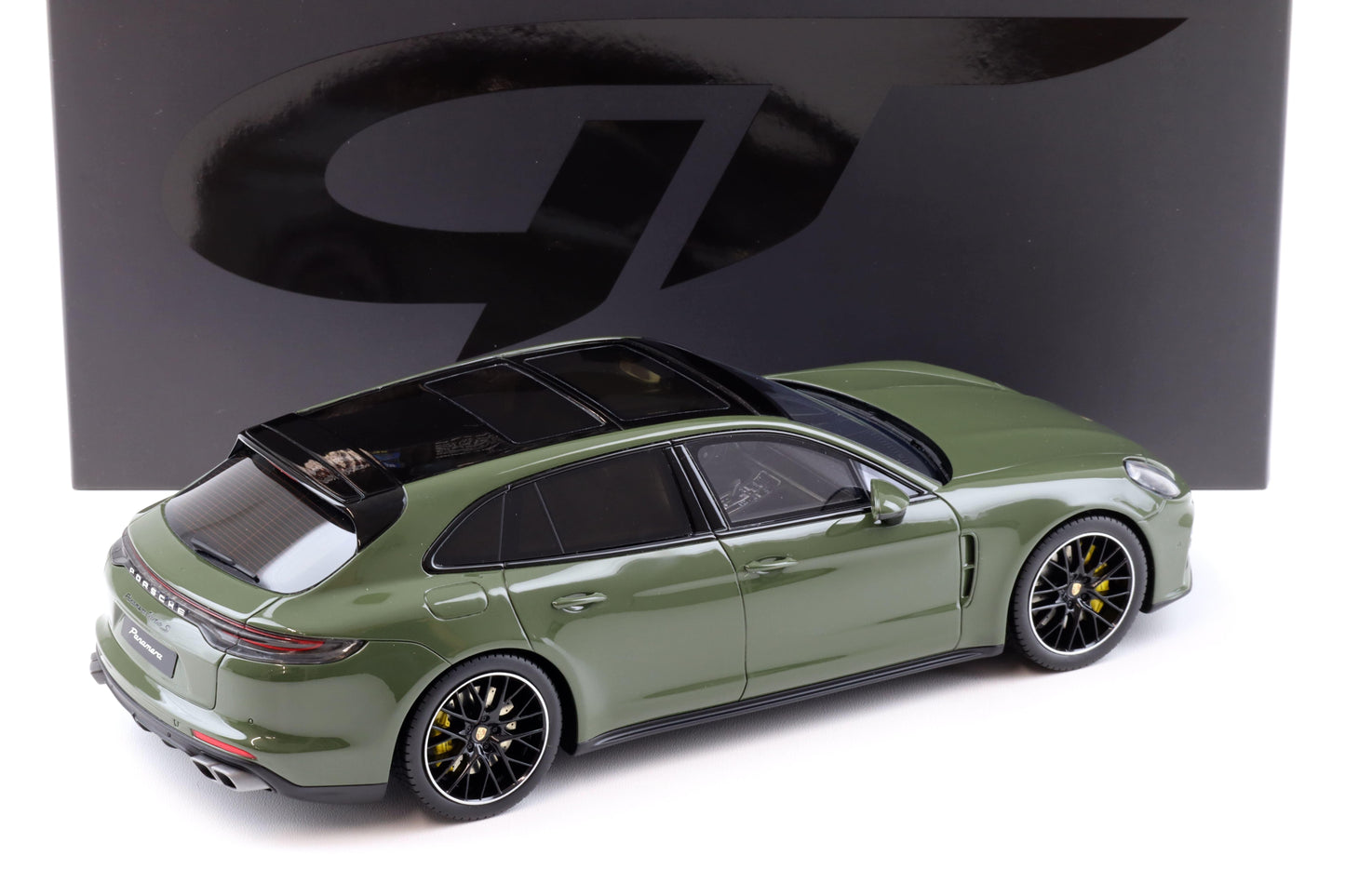 GT Spirit 2021 Porsche Panamera Turbo S Sport Turismo Green 1:18 Resin