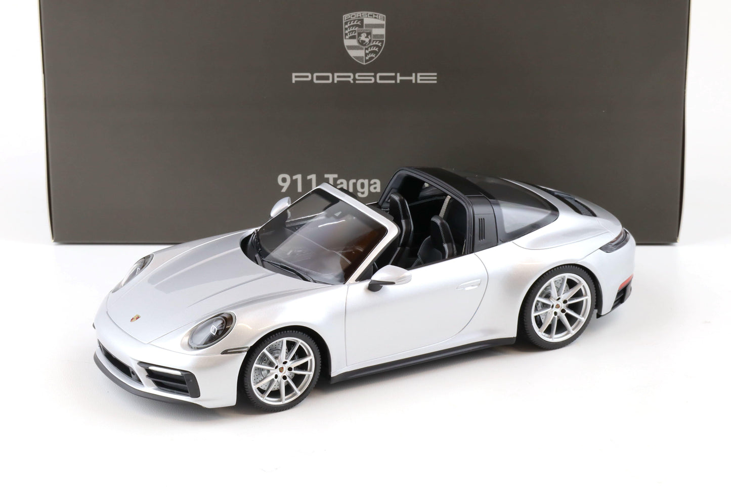 Minichamps 2022 Porsche 911 992 Targa 4 GTS Dealer Edition GT Silver Metallic 1:18