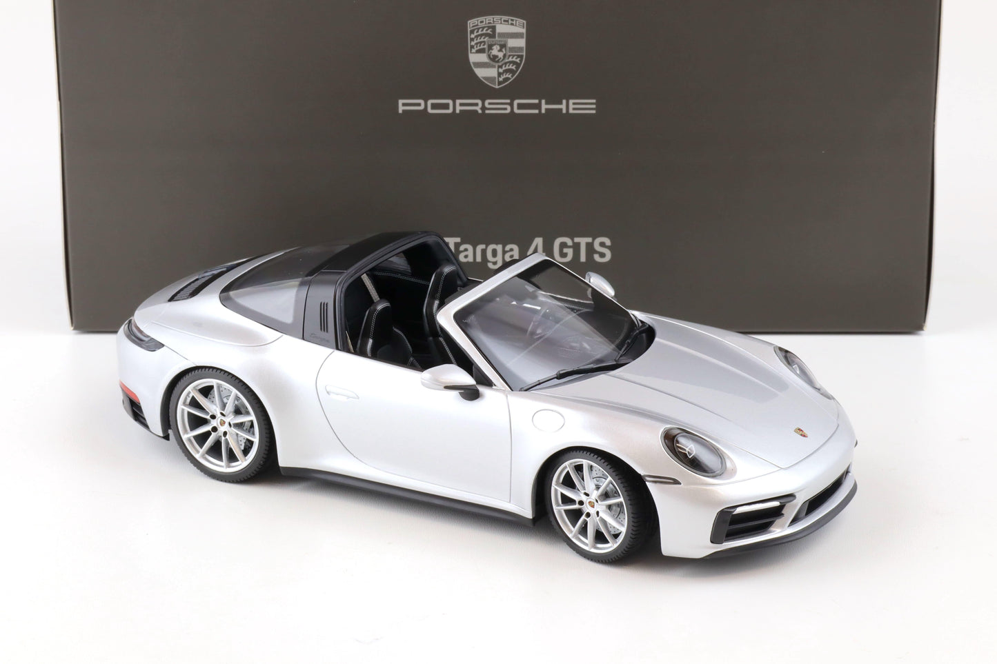 Minichamps 2022 Porsche 911 992 Targa 4 GTS Dealer Edition GT Silver Metallic 1:18