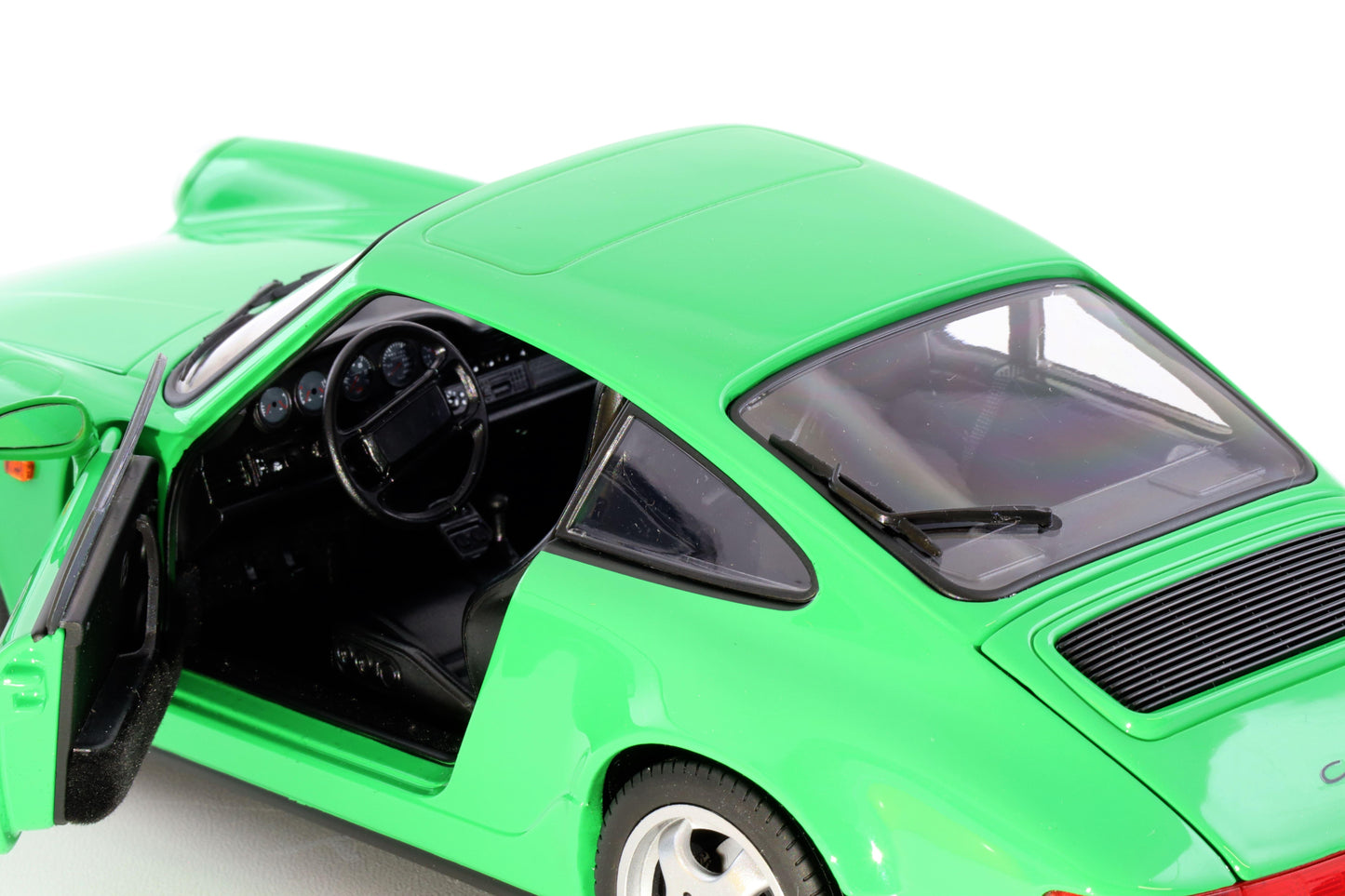 Norev 1990 Porsche 911 964 Carrera 4 Signal Green 1:18 LIMITED