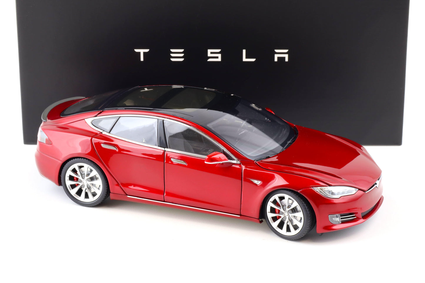 Original Tesla Model S P100D Multi-Coat Red DEALER VERSION 1:18