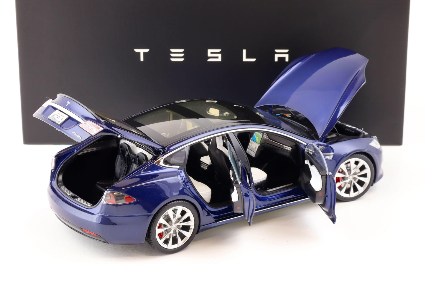 Original Tesla Model S P100D Deep Blue DEALER VERSION 1:18