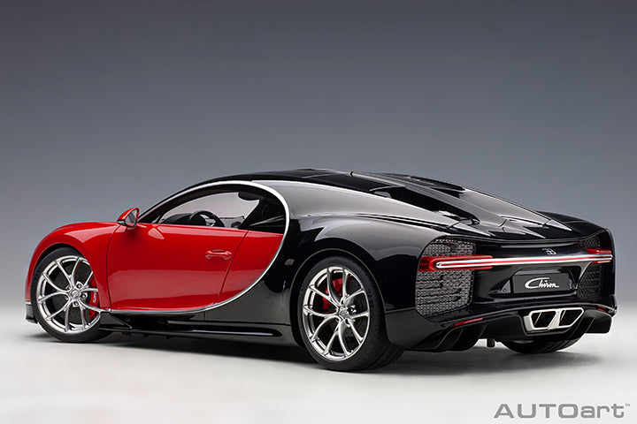 AUTOart 2017 Bugatti Chiron Italian Red w/ Nocturne Black 1:12