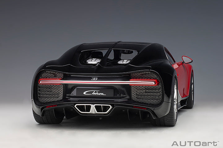 AUTOart 2017 Bugatti Chiron Italian Red w/ Nocturne Black 1:12