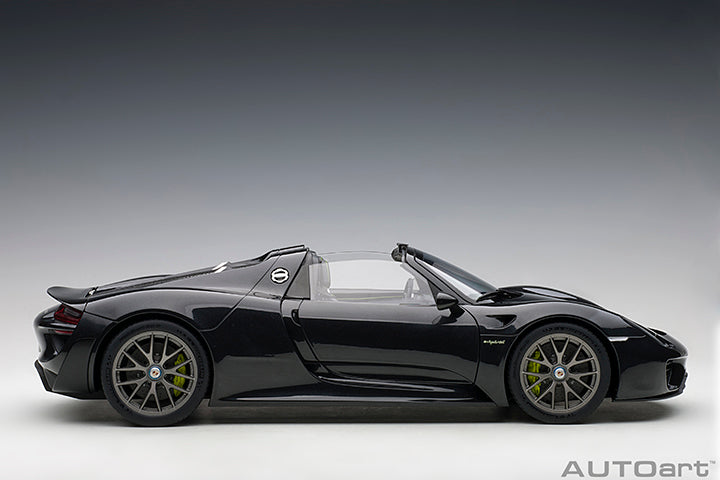 AUTOart Porsche 918 Spyder Weissach Package, Basaltschwarzmetallic (Black Metallic) 1:12