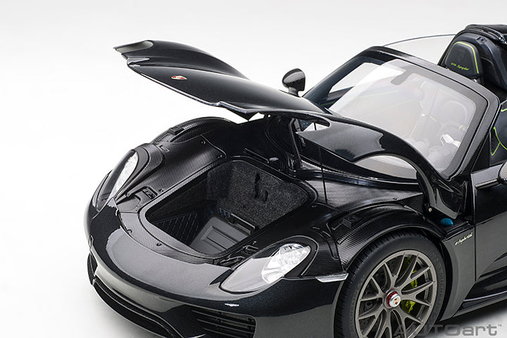 AUTOart Porsche 918 Spyder Weissach Package, Basaltschwarzmetallic (Black Metallic) 1:12