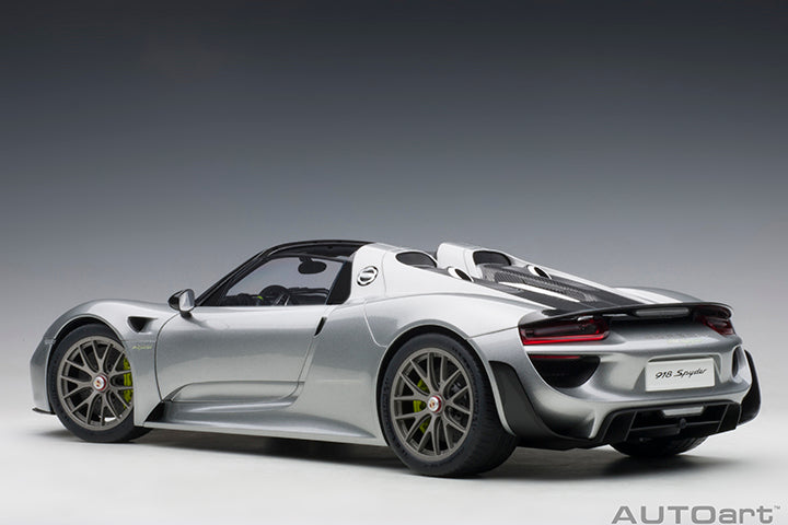 AUTOart Porsche 918 Spyder Weissach Package, GT Silver Metallic 1:12