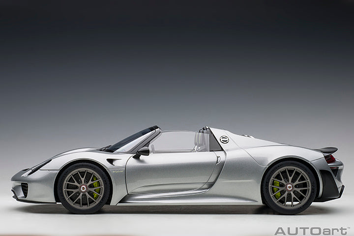 AUTOart Porsche 918 Spyder Weissach Package, GT Silver Metallic 1:12