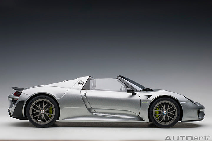 AUTOart Porsche 918 Spyder Weissach Package, GT Silver Metallic 1:12