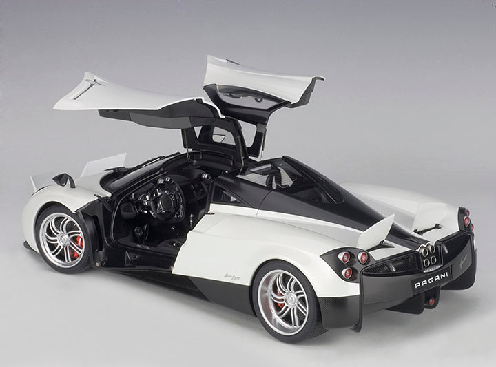 AUTOart Pagani Huayra White w/ Chrome Wheels 1:12