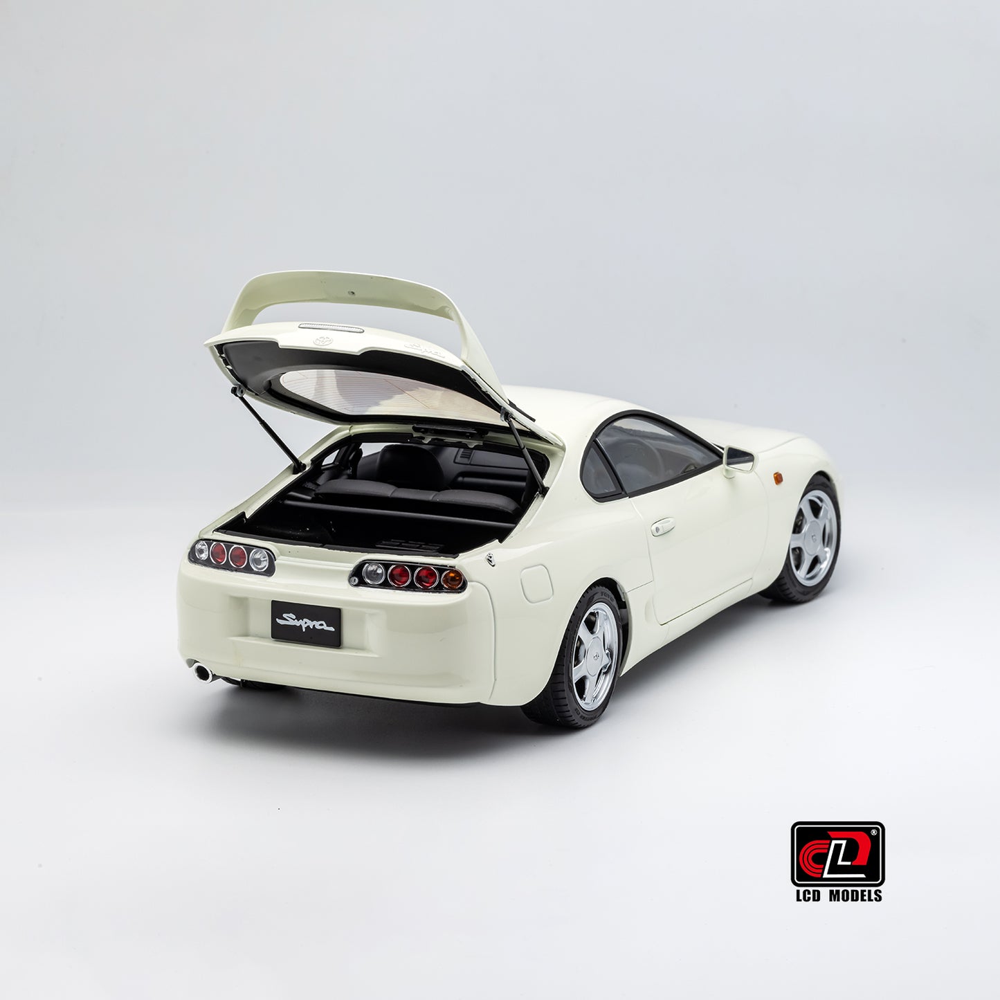 LCD Toyota Supra A80 (White color) *Comes with a lift!!* 1:18