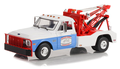 Greenlight 1969 Chevrolet C-30 Dually Wrecker Hazard County Garage White 1:18