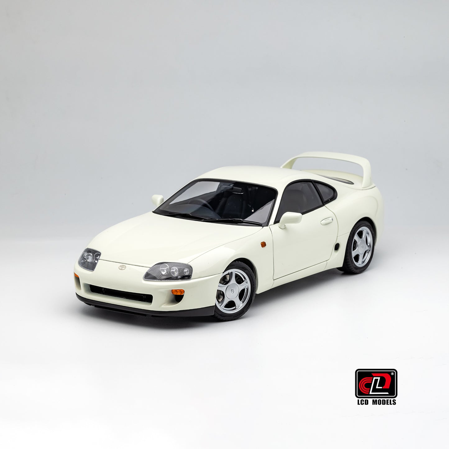 LCD Toyota Supra A80 (White color) *Comes with a lift!!* 1:18