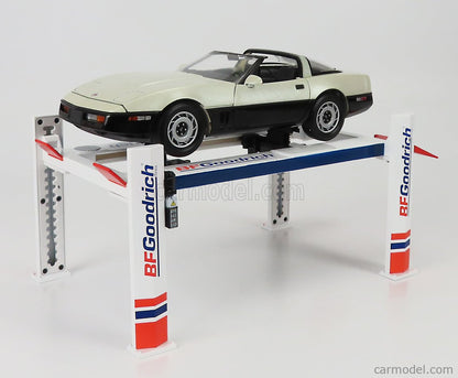 Greenlight - Accessories - BF GOODRICH Garage Set - Four Post Lift 1:18