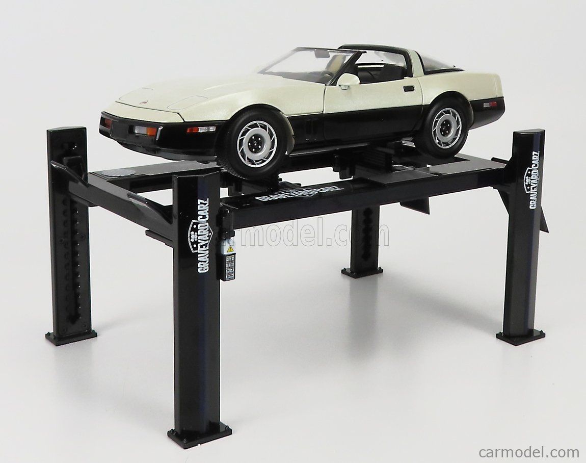 Greenlight - Accessories - Graveyard Carz Garage Set - Four Post Lift 1:18