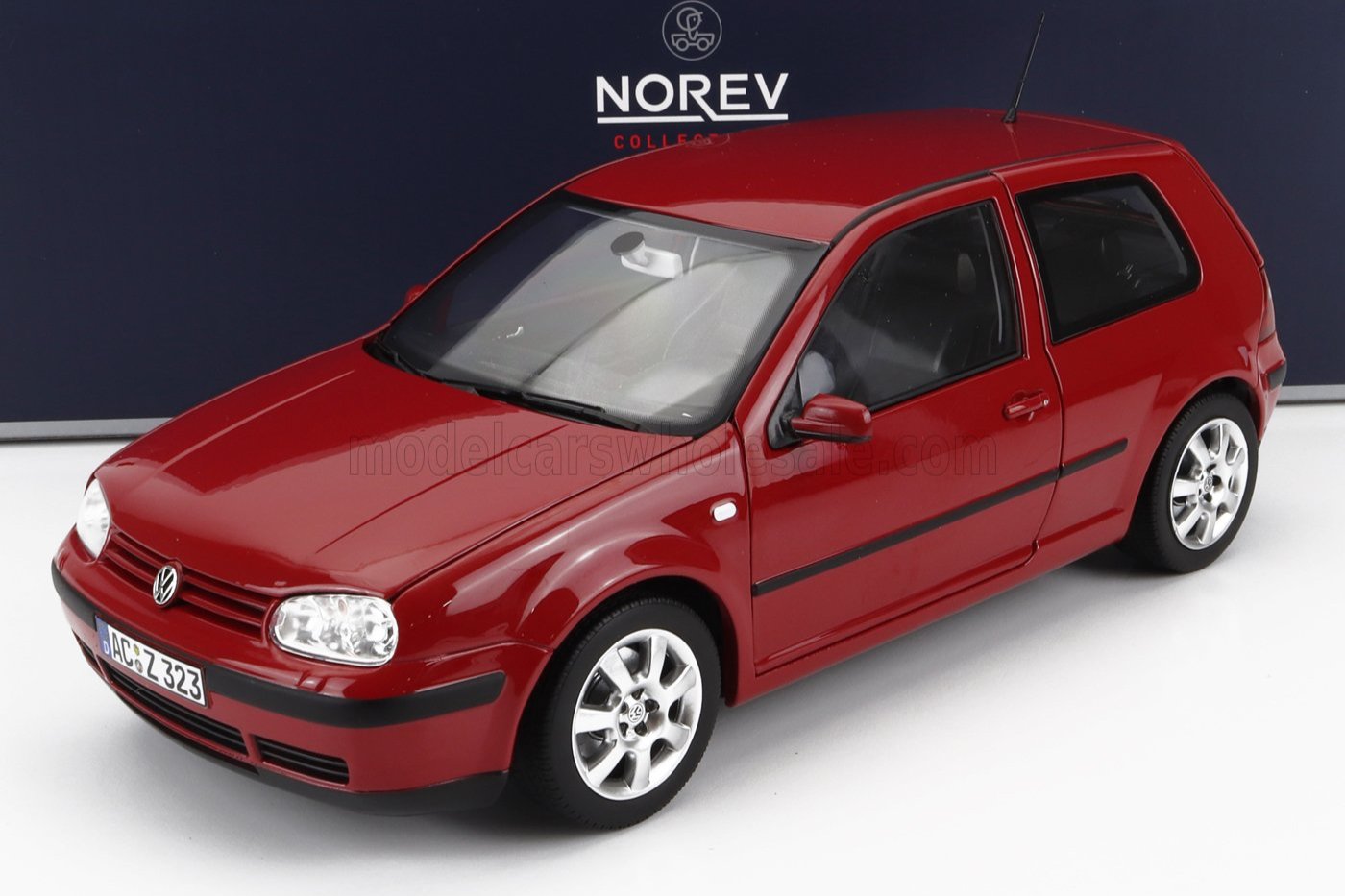 Norev 2002 Volkswagen Golf MK IV Red 1:18