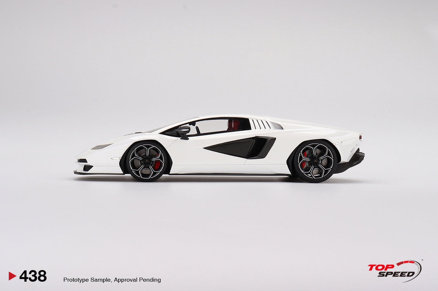 Topspeed 1:18 Lamborghini Countach LPI 800-4 Bianco Siderale