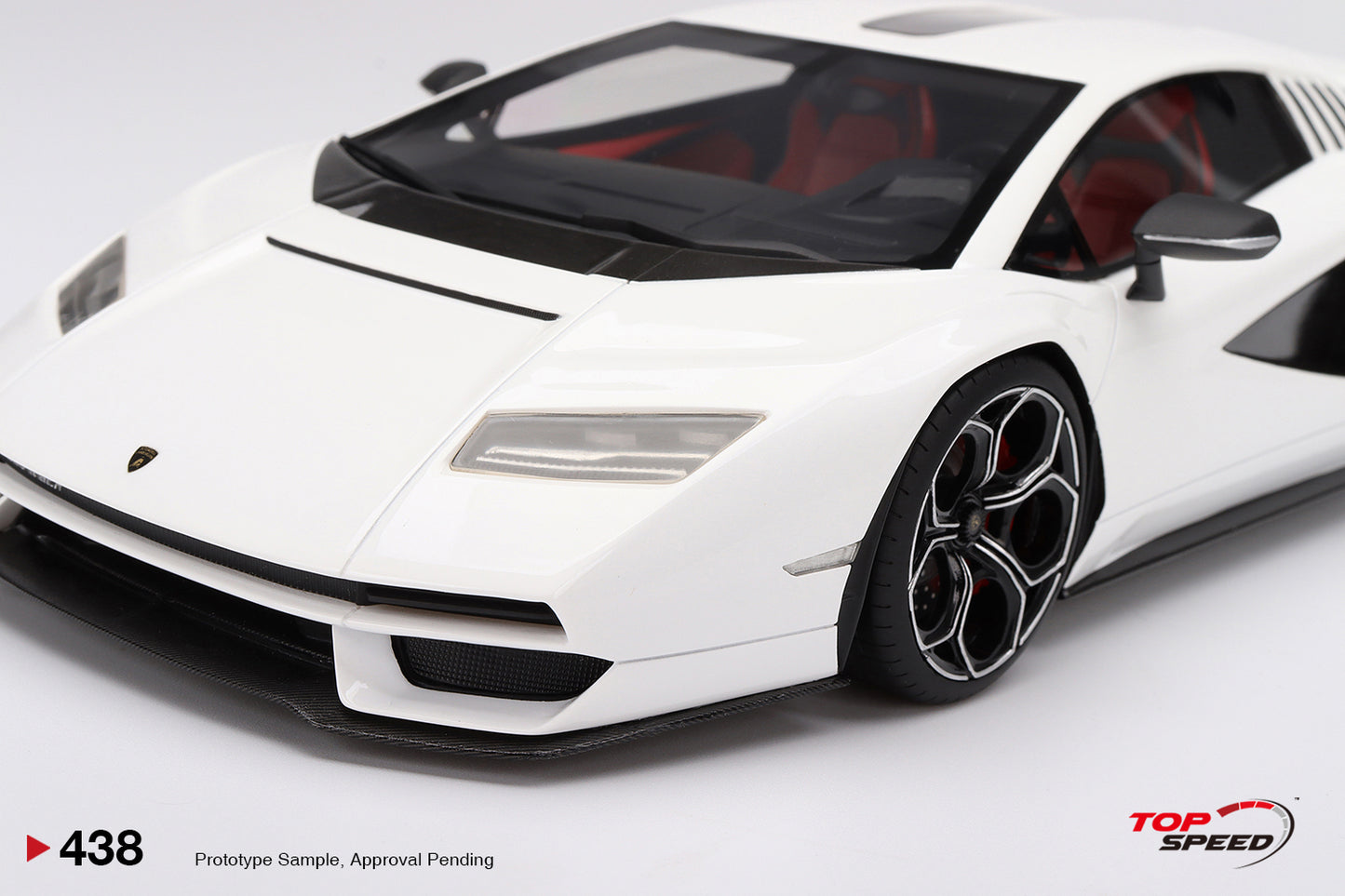 Topspeed 1:18 Lamborghini Countach LPI 800-4 Bianco Siderale