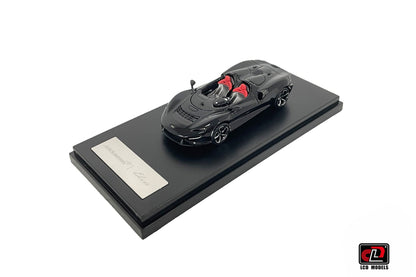 1:64 McLaren ELVA (Black)