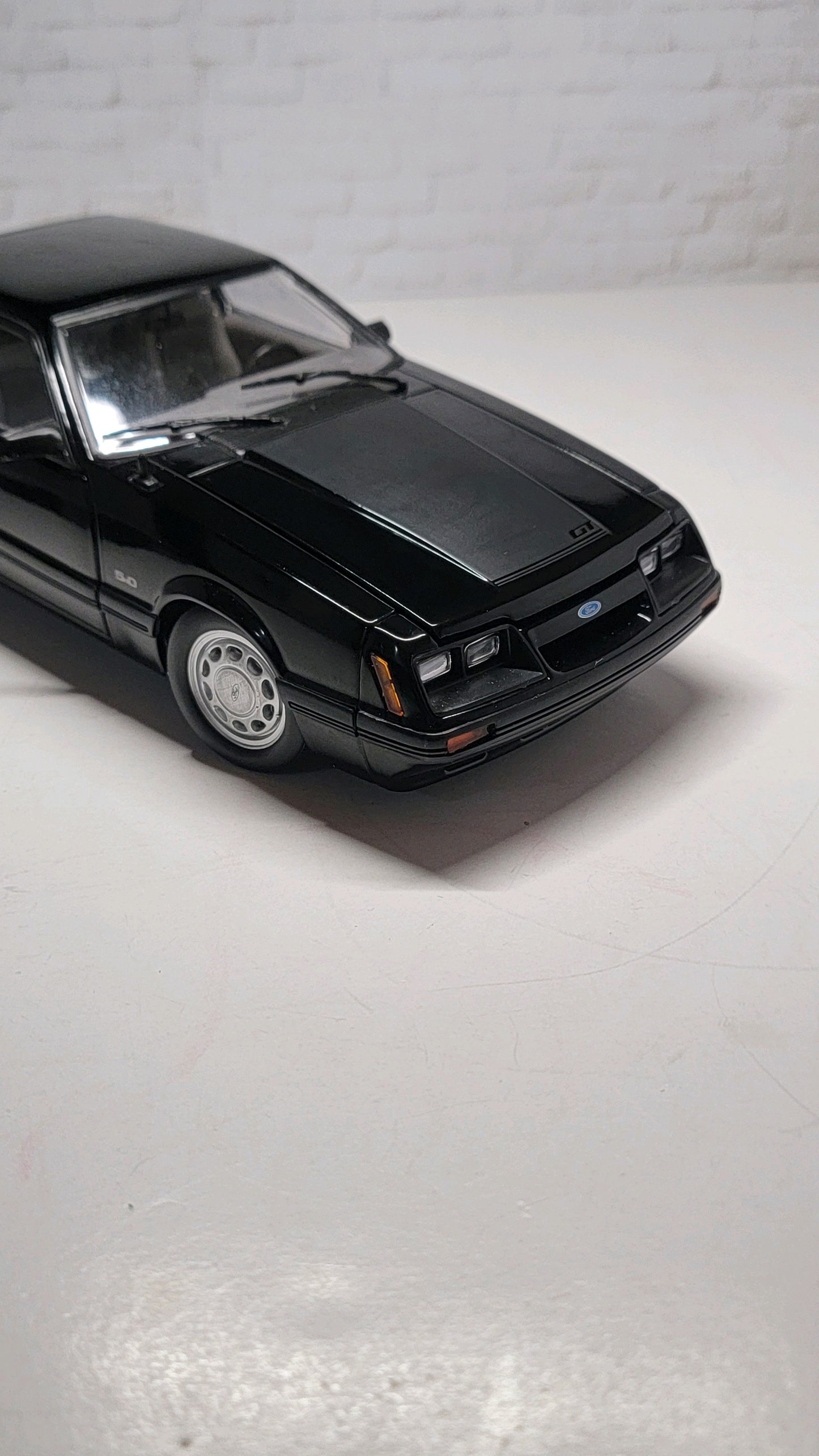 Welly 1986 Ford Mustang GT 5.0 Black 1:18