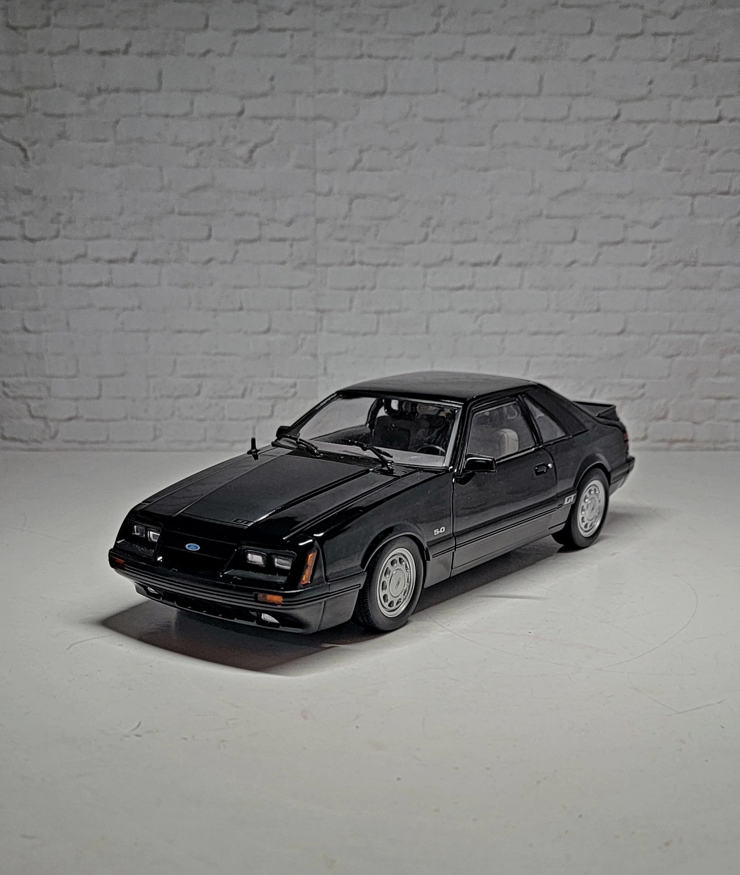 Welly 1986 Ford Mustang GT 5.0 Black 1:18