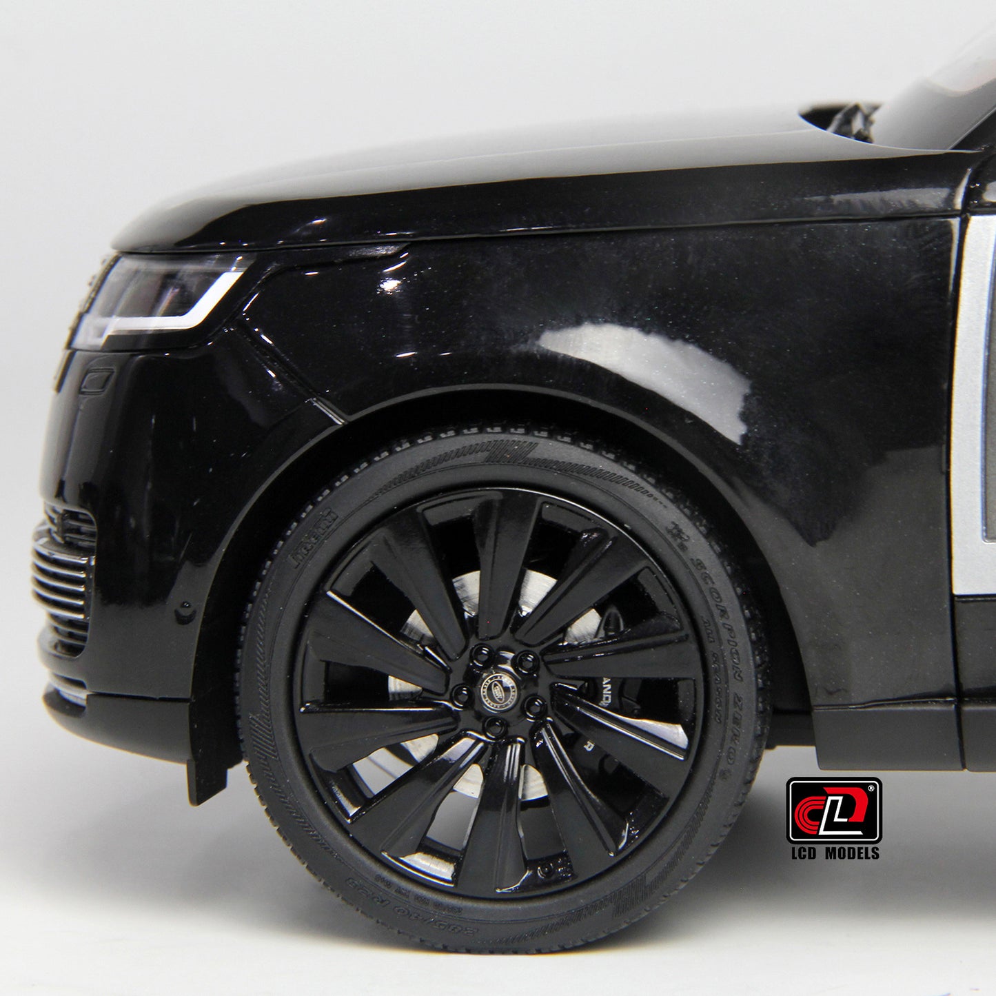 LCD 2022 Range Rover SV Black 1:18