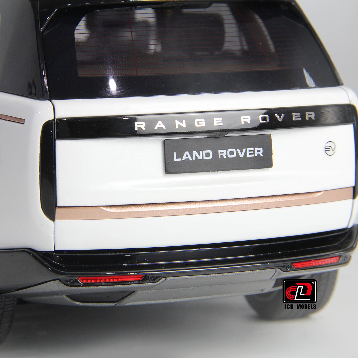 LCD 2022 Land Rover Range Rover SVA White w/ Bronze Accents 1:18