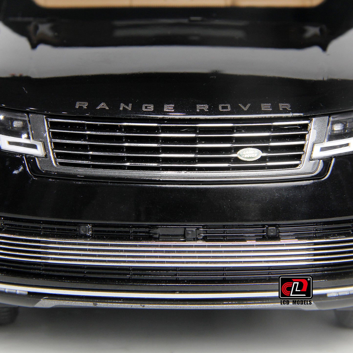 LCD 2022 Range Rover SV Black 1:18