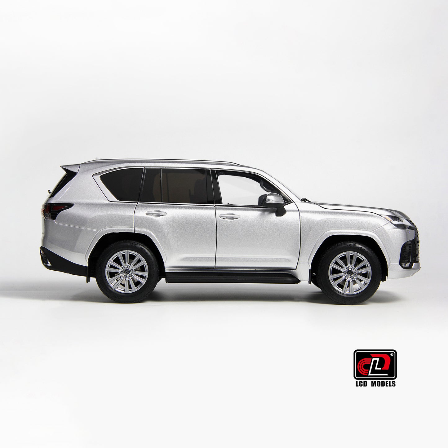 LCD 2024 Lexus LX600 Silver Metallic 1:18