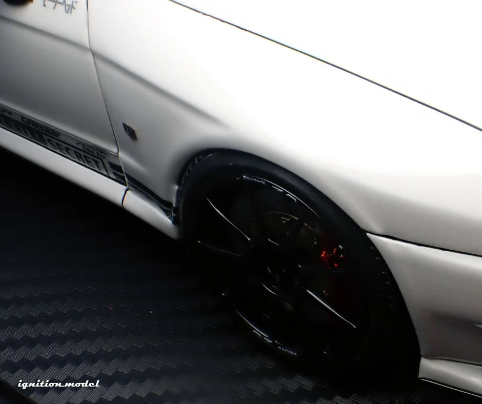 Ignition-Model Nissan Skyline GT-R R32 (VR32) Top Secret RHD White 1:18