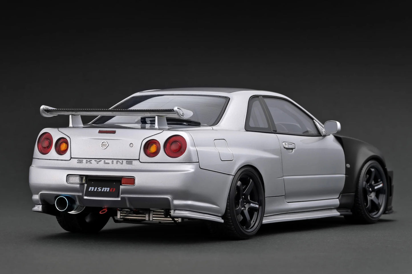 Ignition-Model Nissan Nismo GT-R R34 (BNR34) Z-tune Test 2004 Sazuka RHD Silver and Black 1:18