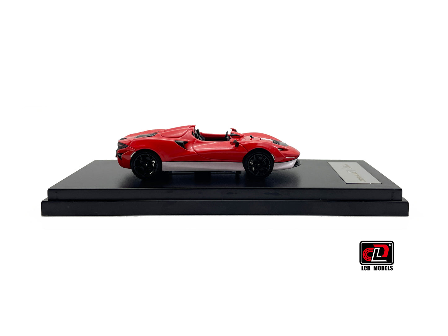 1:64 McLaren ELVA (Red and White)