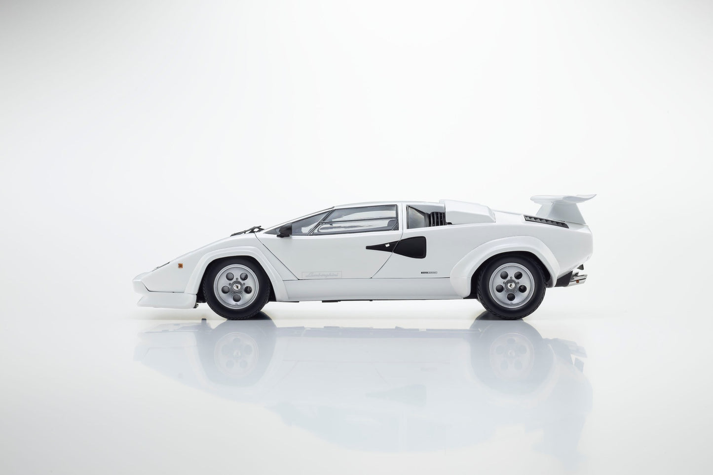 Kyosho Lamborghini Countach LP400 S White 1:18