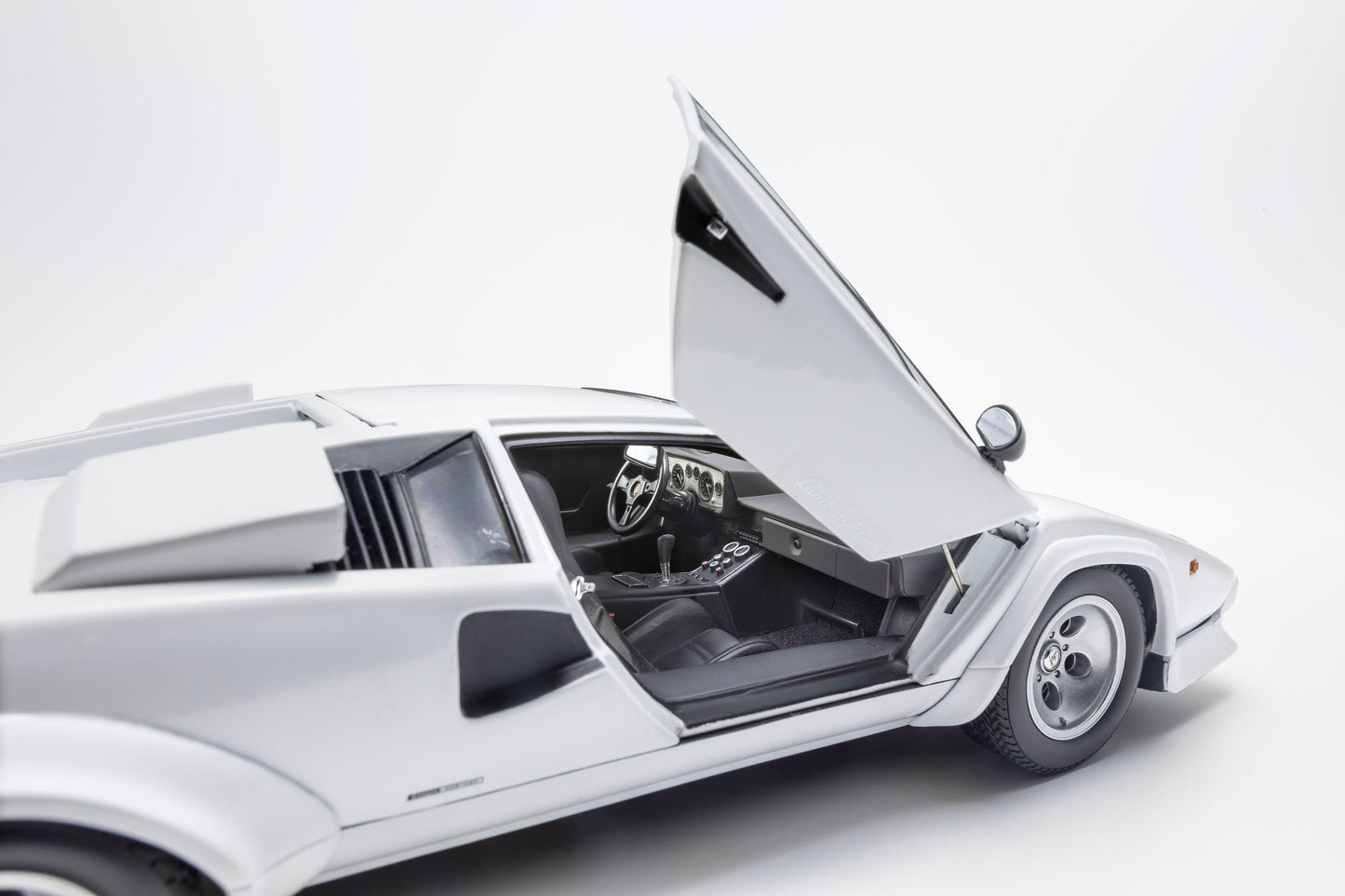 Kyosho Lamborghini Countach LP400 S White 1:18