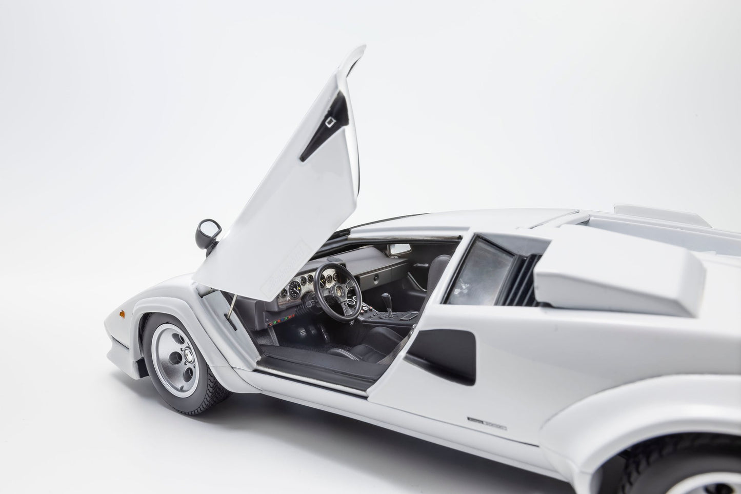 Kyosho Lamborghini Countach LP400 S White 1:18