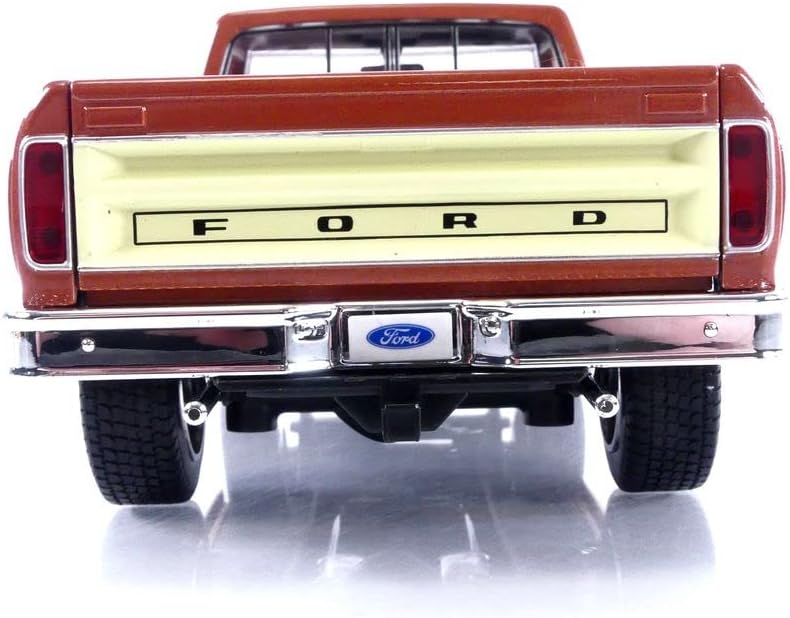 Maisto 1979 Ford F150 Pickup Truck Brown and White 1:18