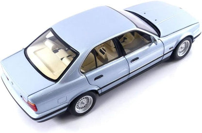 Minichamps 1988 BMW 535i (E34) Sedan Light Blue Metallic 1:18