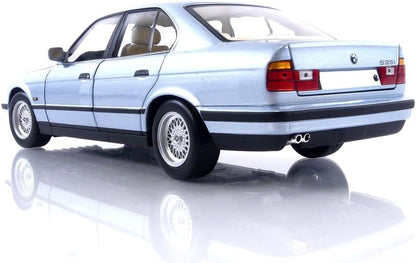 Minichamps 1988 BMW 535i (E34) Sedan Light Blue Metallic 1:18