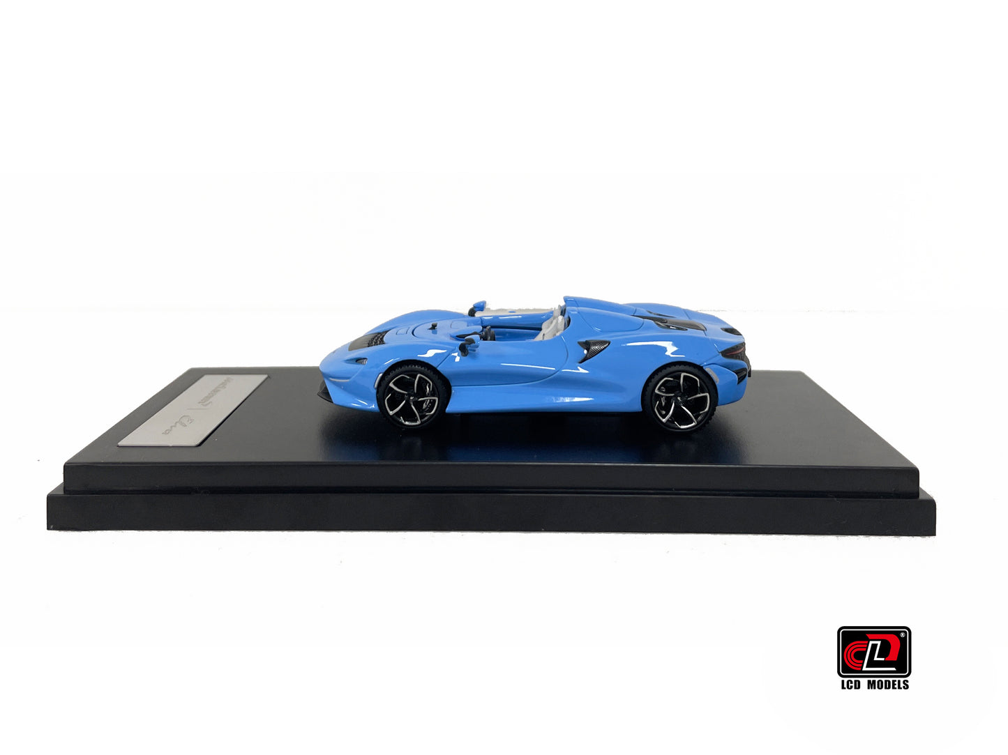 1:64 McLaren ELVA (Blue)