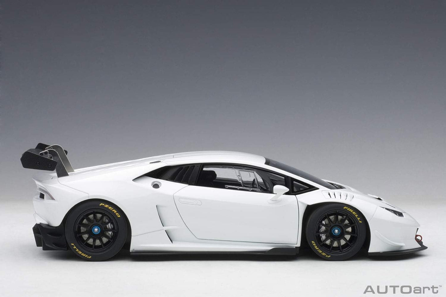 AUTOart 2015 Lamborghini Huracan Super Trofeo Blanco Isis (Solid White) 1:18