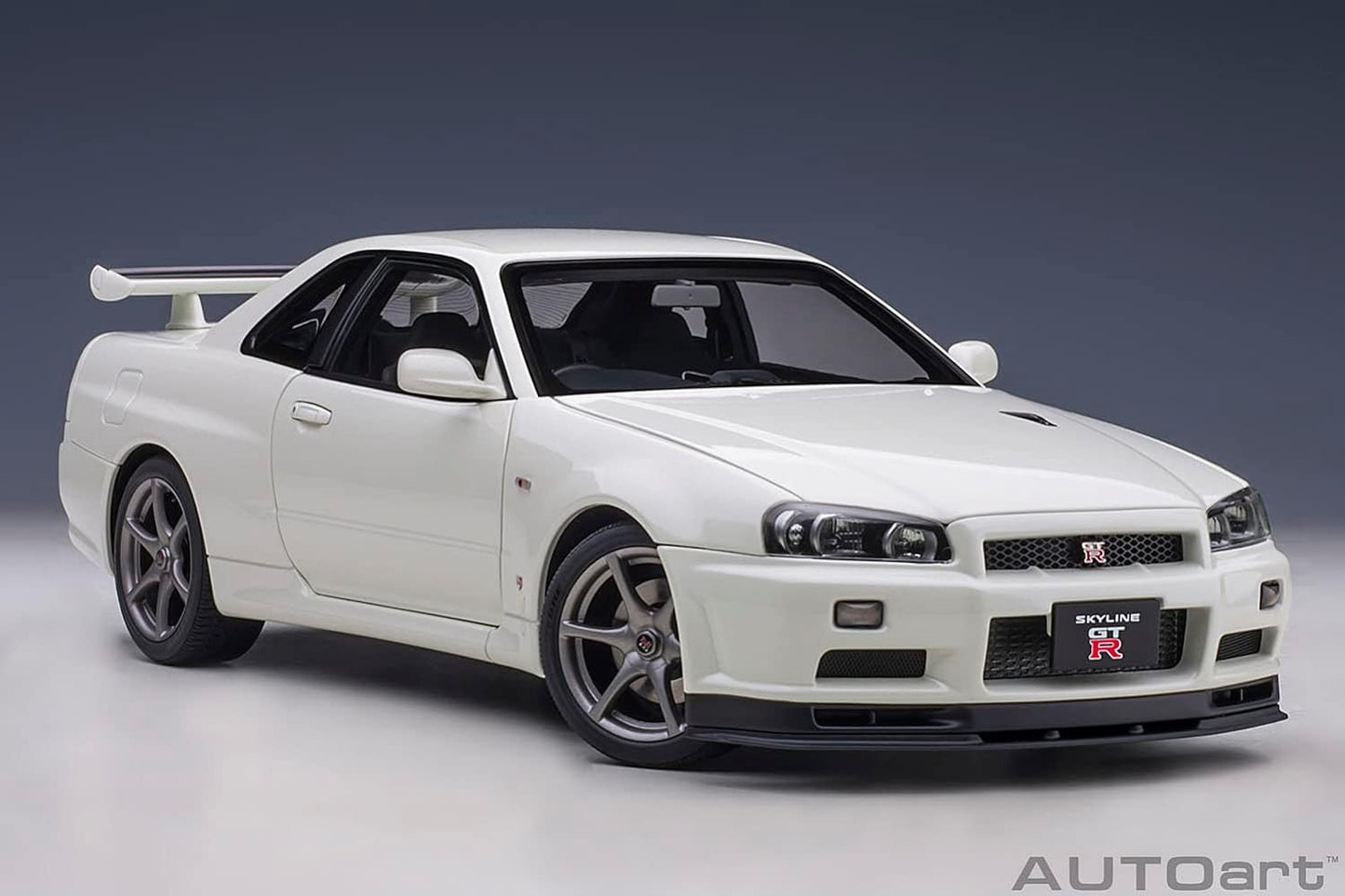 AUTOart 2001 Nissan Skyline GT-R (R34) V-Spec II White Pearl 1:18