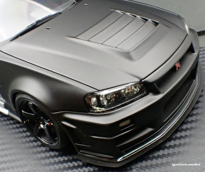 Ignition-Model Nissan Nismo GT-R R34 (BNR34) Z-tune Test 2004 Sazuka RHD Silver and Black 1:18