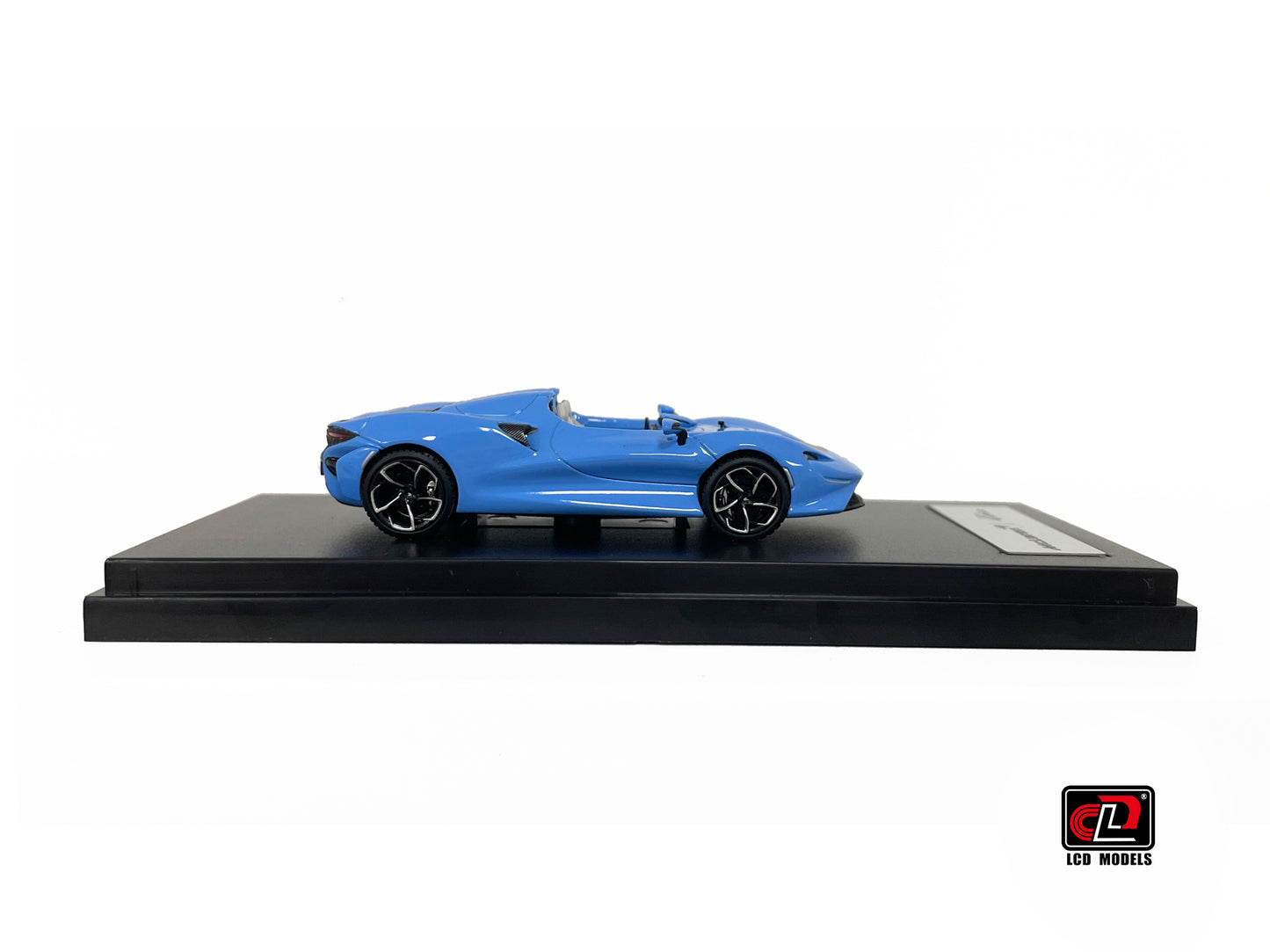 1:64 McLaren ELVA (Blue)