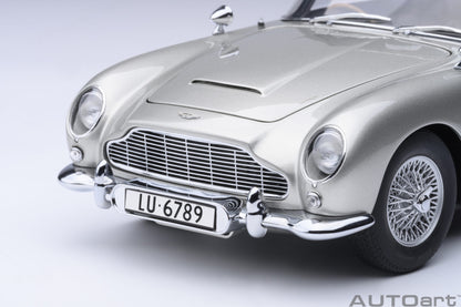 AUTOart Aston Martin DB5 Silver 007 Goldfinger Version w/ Weapons 1:18