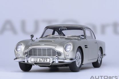 AUTOart Aston Martin DB5 Silver 007 Goldfinger Version w/ Weapons 1:18