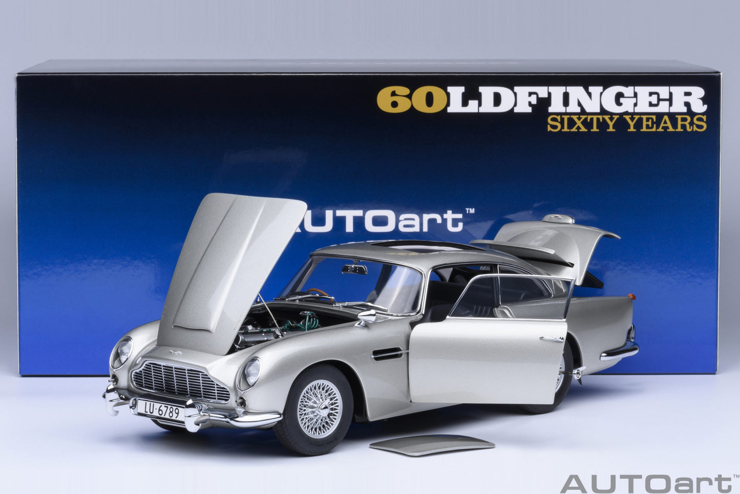 AUTOart Aston Martin DB5 Silver 007 Goldfinger Version w/ Weapons 1:18