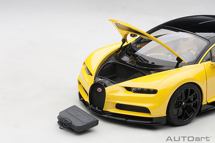 AUTOart 2017 Bugatti Chiron Juane Molsheim Yellow w/ Nocturne Black 1:18